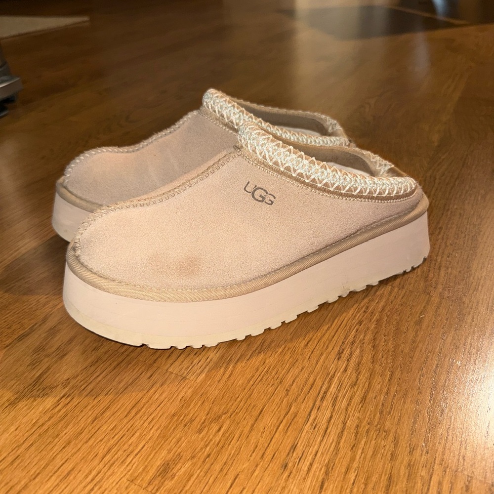 Woman’s UGG Sand Tazz Slippers (sz 8)
